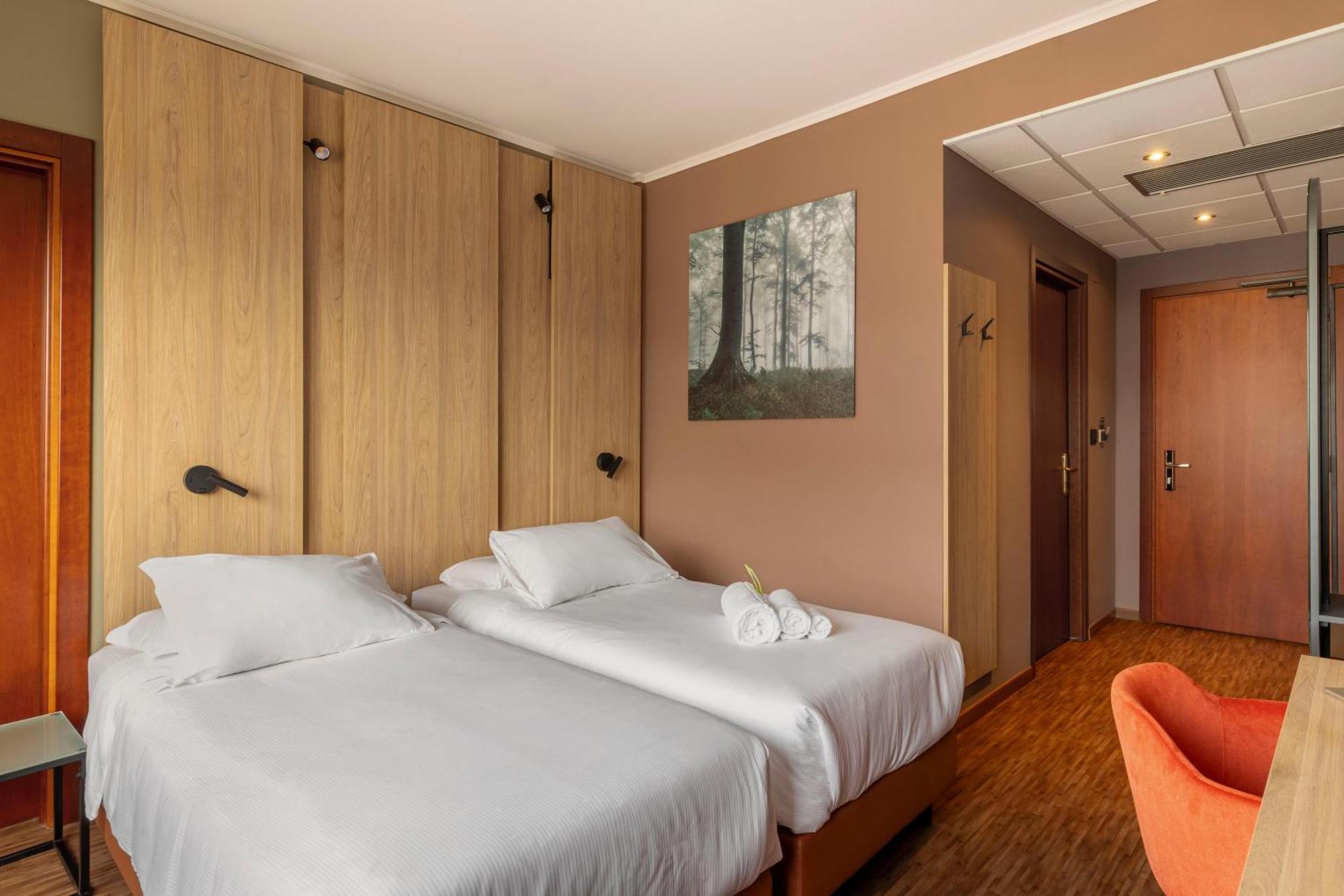 B&B Hotel Cuneo Cristal Exterior photo
